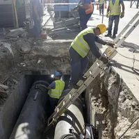În ce sectoare din Capitală nu este apă caldă şi căldură? 55 de ani vechime au conductele ciuruite - Foto: INQUAM PHOTOS/Malina Norocea