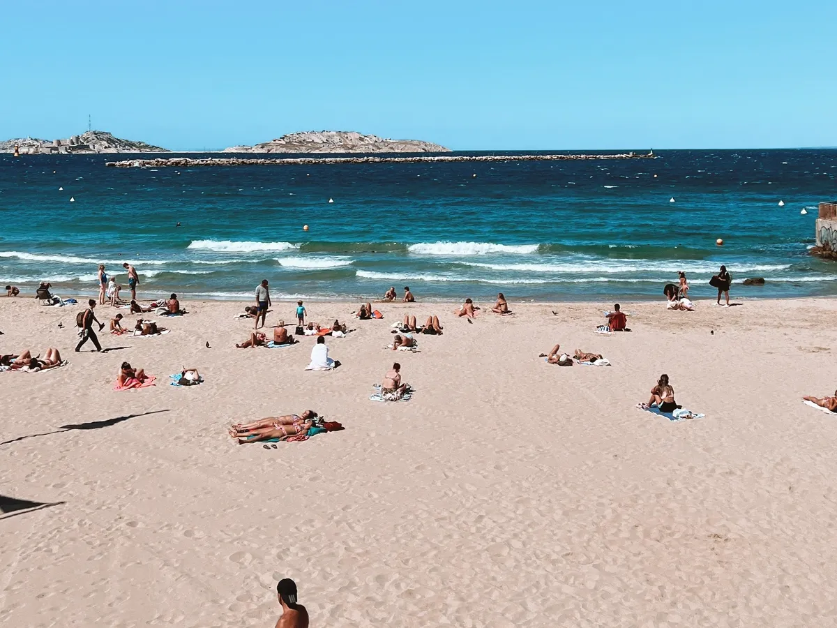 Românii iubesc plajele din Grecia. Unii ”uită” gunoaie acolo Foto: Pexels.com (imagine cu rol ilustrativ)