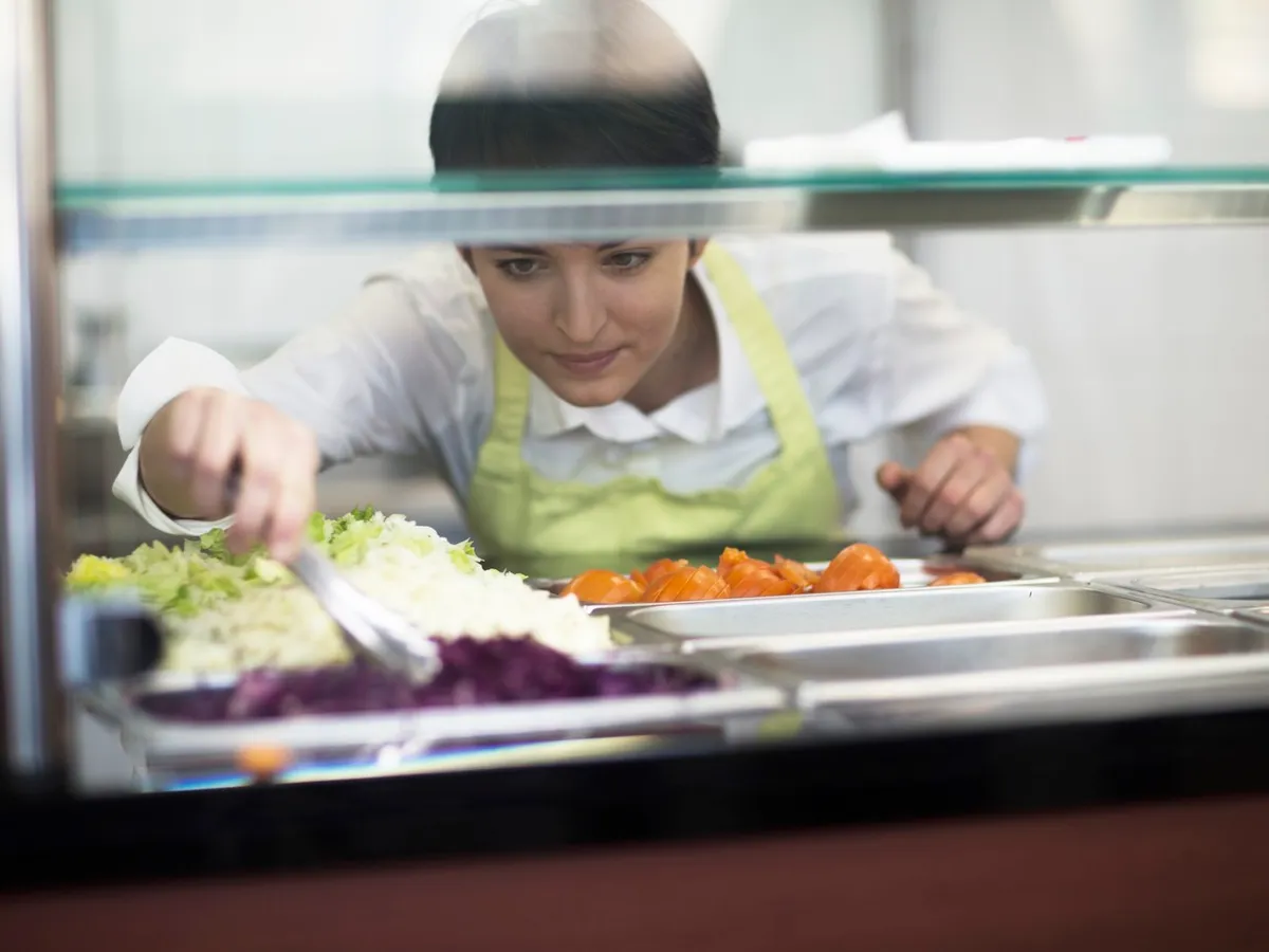 Cât câștigi la fast-food, unde nu e nevoie de BAC? Cu 1.500 lei mai mult ca un profesor debutant - Foto: Profimedia Images (Imagine cu rol ilustrativ)