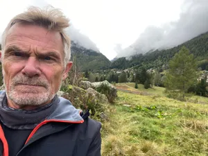 Pensionar de 65 ani a alergat 100 de maratoane în 100 zile. A mâncat bacon și nu ține dietă - FOTO: justgiving.com