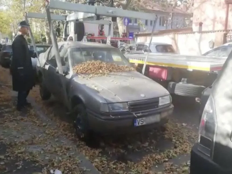 Nicușor Dan deține o rablă de Citroen BX de 2.500 €. Umblă cu un Renault Clio de 75 cai și 6.000 € - Foto: antena3.ro