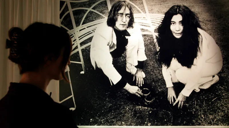 Expoziție de fotografii dedicată lui John Lenon-Profimedia Images