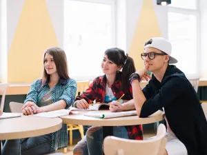 Program de guvernare. Normă didactică mărită pentru profesori. Ce se întâmplă cu bursele elevilor - Foto: Freepik (Imagine cu rol ilustrativ)