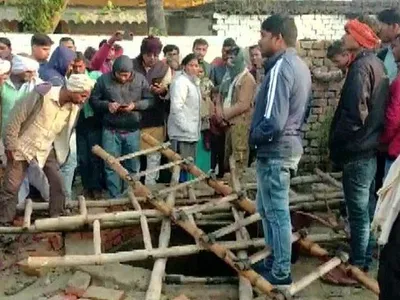 Cel puțin 13 persoane, femei și copii din India au murit la o nuntă, după ce au căzut într-o fântână/FOTO: bbc.com