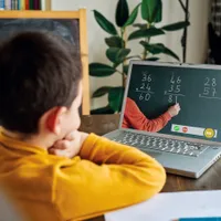 Federația Părinților: E discriminare să dai vacanță elevilor la stat și să continui școala la privat