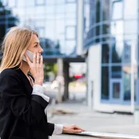 Escrocii își sună victimele la telefon Foto: Freepik.com - rol ilustrativ