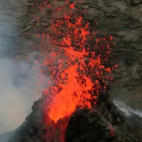 VIDEO LIVE Alertă de gradul roșu. Vulcanul Kilauea a reintrat în erupție după o serie de cutremure - FOTO: Profimedia