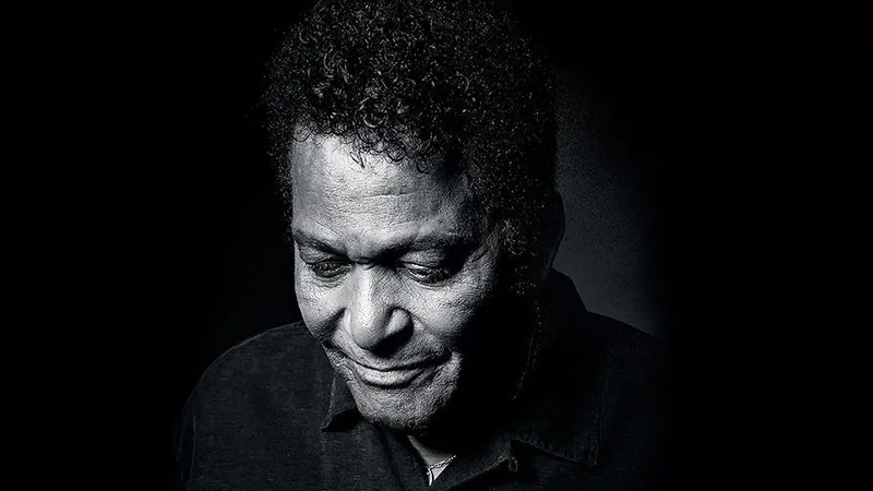 CÂNT CEEA CE VREAU Charley Pride a început să înregistreze în 1965. În momentul său maxim comercial din anii ‘70, i-a surclasat pe ceilalți artiști din RCA Records, cu excepția lui Elvis Presley