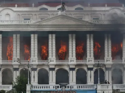 Protestul Gen-Z. Parlamentul de la Kathmandu, în flăcări - Foto: Profimedia Images