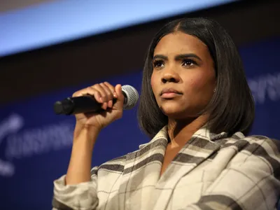 Candace Owens, influencerița care a scris răspândit conspirația că Brigitte Macron e bărbat, l-a calificat pe preşedintele american drept un „nebun genocidar” Foto: profimediaimages.ro