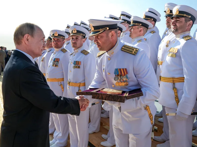 Putin primește onoruri militare - Foto: Profimedia Images