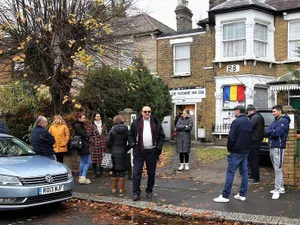 Românii votează la Londra. Sursa: Inquam Photos / Marius Zmarandescu