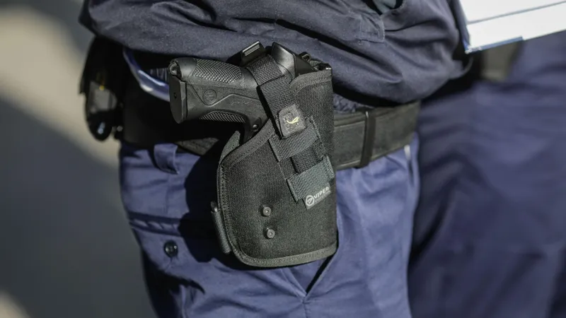 Un polițist din Roman s-a sinucis în timpul serviciului. A folosit arma din dotare Foto: Profimedia Images (fotografie cu caracter ilustrativ)