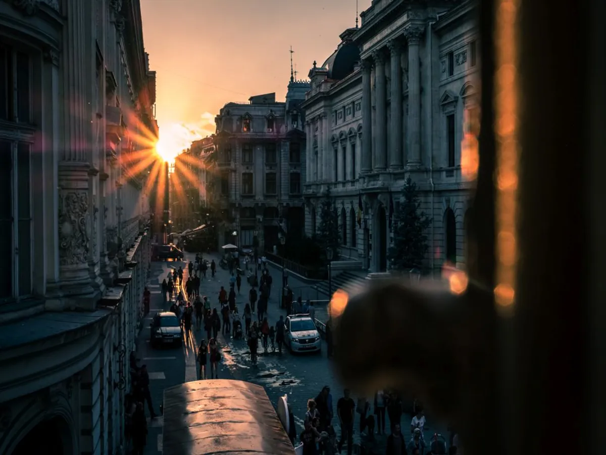 Centru istoric al Bucureştiului, strada Doamnei, pe înserate - Foto: Wikipedia/Giuseppe Milo/CC BY 2.0