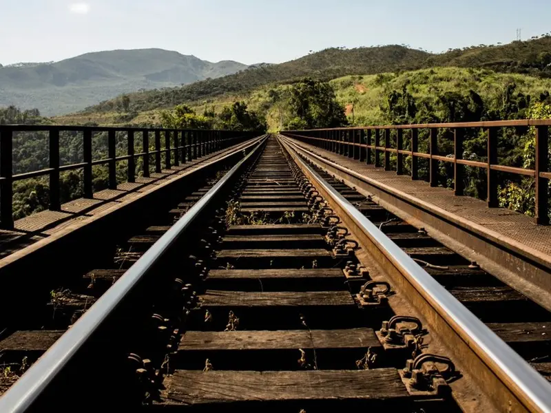 Adolescentului căruia i se reataşase piciorul tăait de tren nu i s-a prins operaţia, nouă amputare - Foto: PXHere