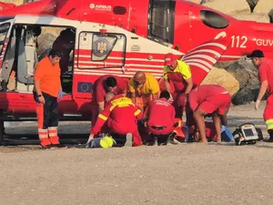 O femeie a fost scoasă inconştientă din mare. Incidentul s-a petrecut în stațiunea Costinești Foto: ISU Constanta