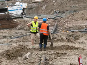 De ce continuă să lucreze mulţi dintre români la negru? Ce ar trebui să se întâmple cu TVA? - Foto: INQUAM PHOTOS / Virgil Simionescu - imagine cu caracter ilustrativ