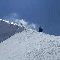 Alpinistul Horia Colibăşanu şi doi colegi, surprinşi de o avalanşă în Himalaya.  Foto Horia Colibășanu