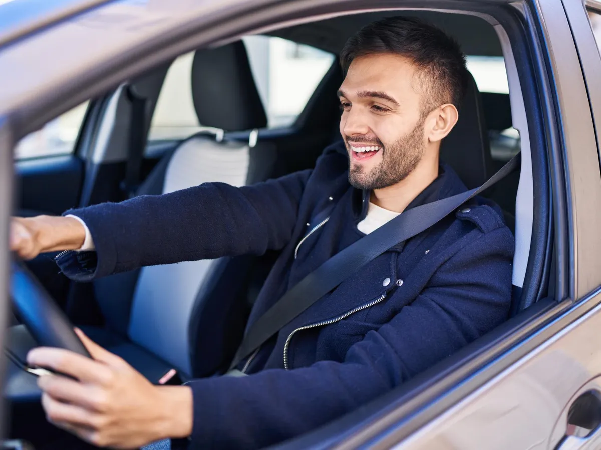 Ce să nu faci prea des atunci când ești în trafic. Obiceiul șoferului care strică mașina în timp