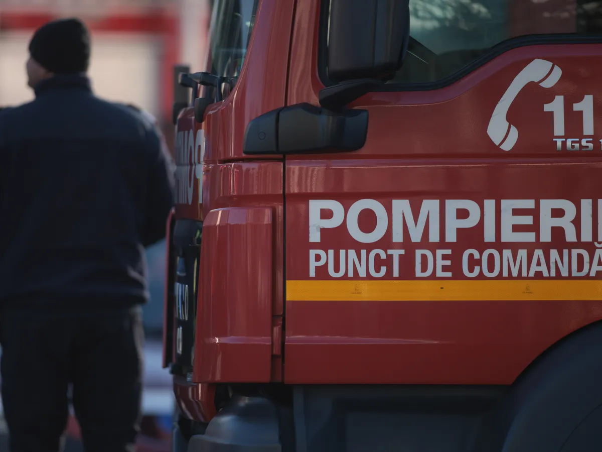 Hunedoara: Incendiu provocat de un coş de fum deteriorat, la Petroşani