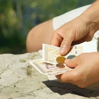 O monedă cu inscripția ”G” valorează o avere. Poate o ai în casă și nu știi de ea - Foto: Profimedia Images (rol ilustrativ)