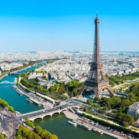 Vedere aeriană a Turnului Eiffel din Paris - Foto: Magnific.com (Imagine cu rol ilustrativ)