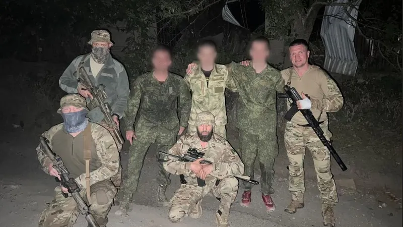 Operațiune de extragere a doi parașutiști ucraineni din spatele liniei frontului - Foto: mil.in.ua - Ukrainian Navy