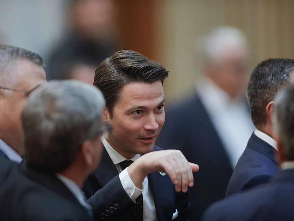 Robert Sighiartău, la şedinţa solemnă de la Parlament ocazionată de aniversarea revoltei de la Braşov, din noiembrie 1987 - Foto: INQUAM PHOTOS/George Călin