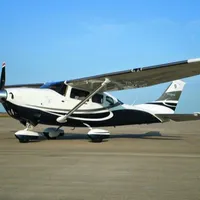 Unul dintre avioanele implicate este un Cesna 206 Foto: https://www.aviationconsumer.com