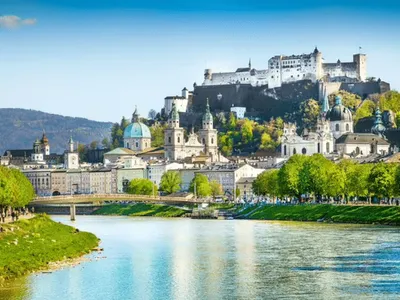 Orașul european care pare desprins dintr-un basm și a devenit una dintre cele mai dorite destinații de city break din Europa