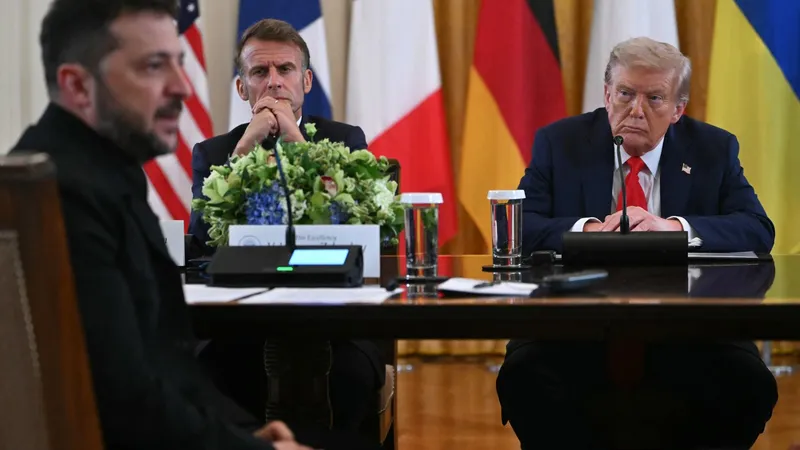 Dilema Ucrainei pentru a bloca o nouă invazie rusă. Cedarea teritoriilor nu e cea mai mare provocare - Foto: Profimedia images