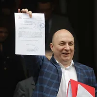 Codrin Ștefănescu, la BEC, imediat după depunerea listelor cu semnături pentru participarea la alegerile europarlamentare. Sursa: Inquam Photos - Octav Ganea