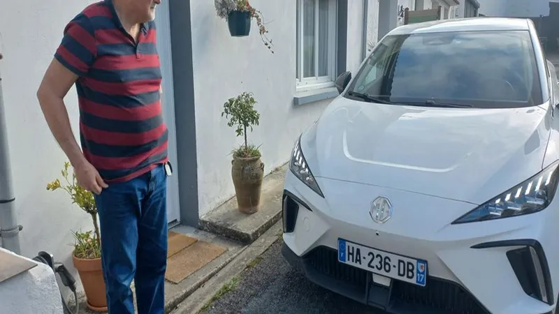 Șoc la priză, pentru un pensionar! Factură de 1.195 € pentru o singură încărcare a mașinii electrice - Foto: sudouest.fr