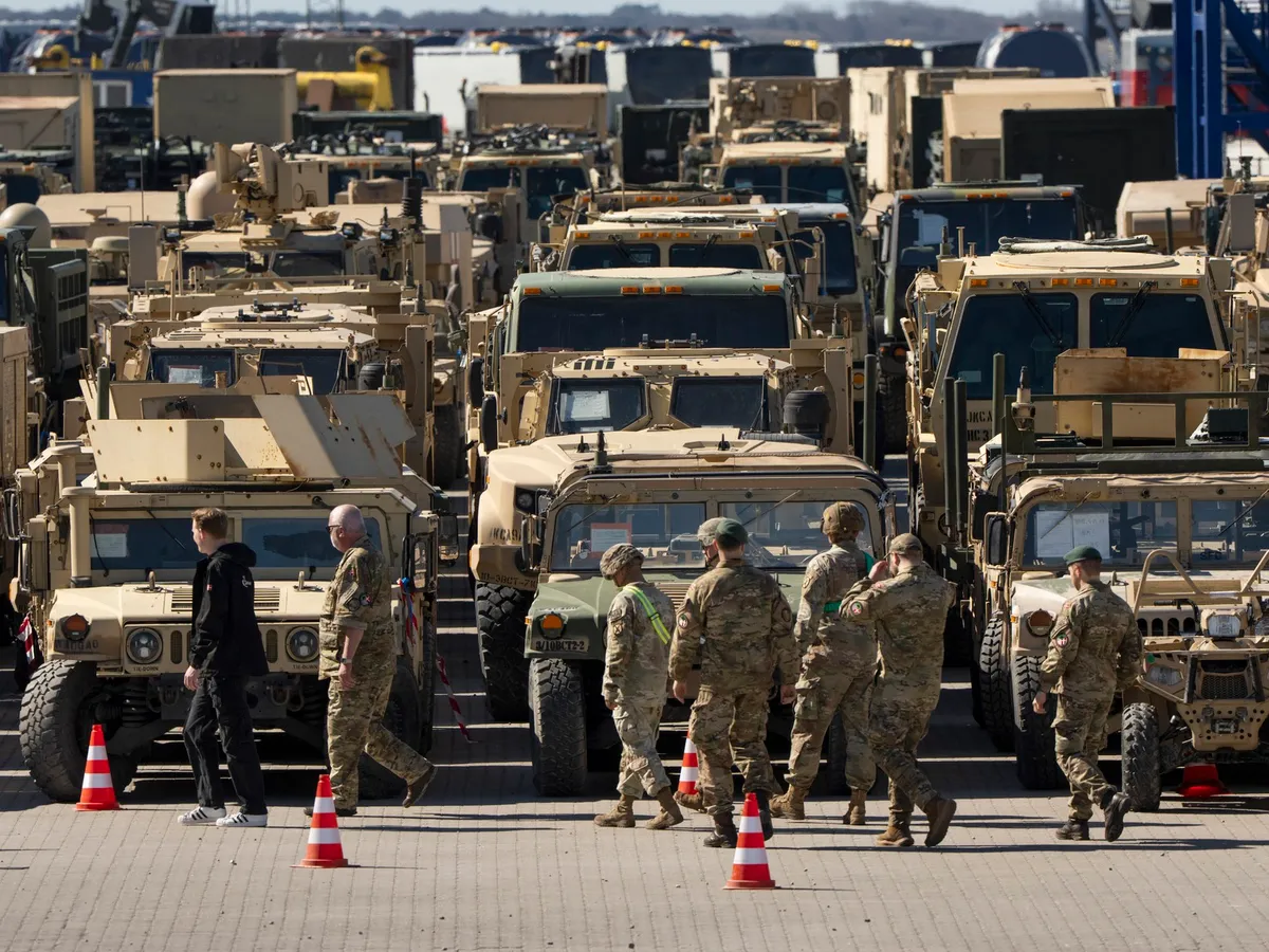 Dacă se decide „pacea lui Trump” în Ucraina, ce va face Europa cu atâtea arme și pregătiri de luptă?  - Foto: Profimedia Images (imagine cu rol ilustrativ)