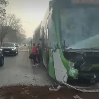 Accident incredibil în București! Un tramvai s-a înfipt într-o basculantă. Liniile afectate - Foto: captură ecran