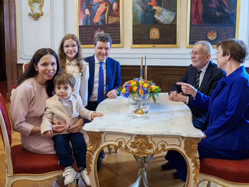 Președintele Nicușor Dan și familia sa împreună cu președintele Austriei - Foto: Facebook