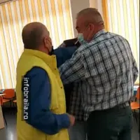Omul de afaceri Ovidiu Nechita a lovit peste față un jurnalist în sediul PNL Brăila. / Foto: captură video