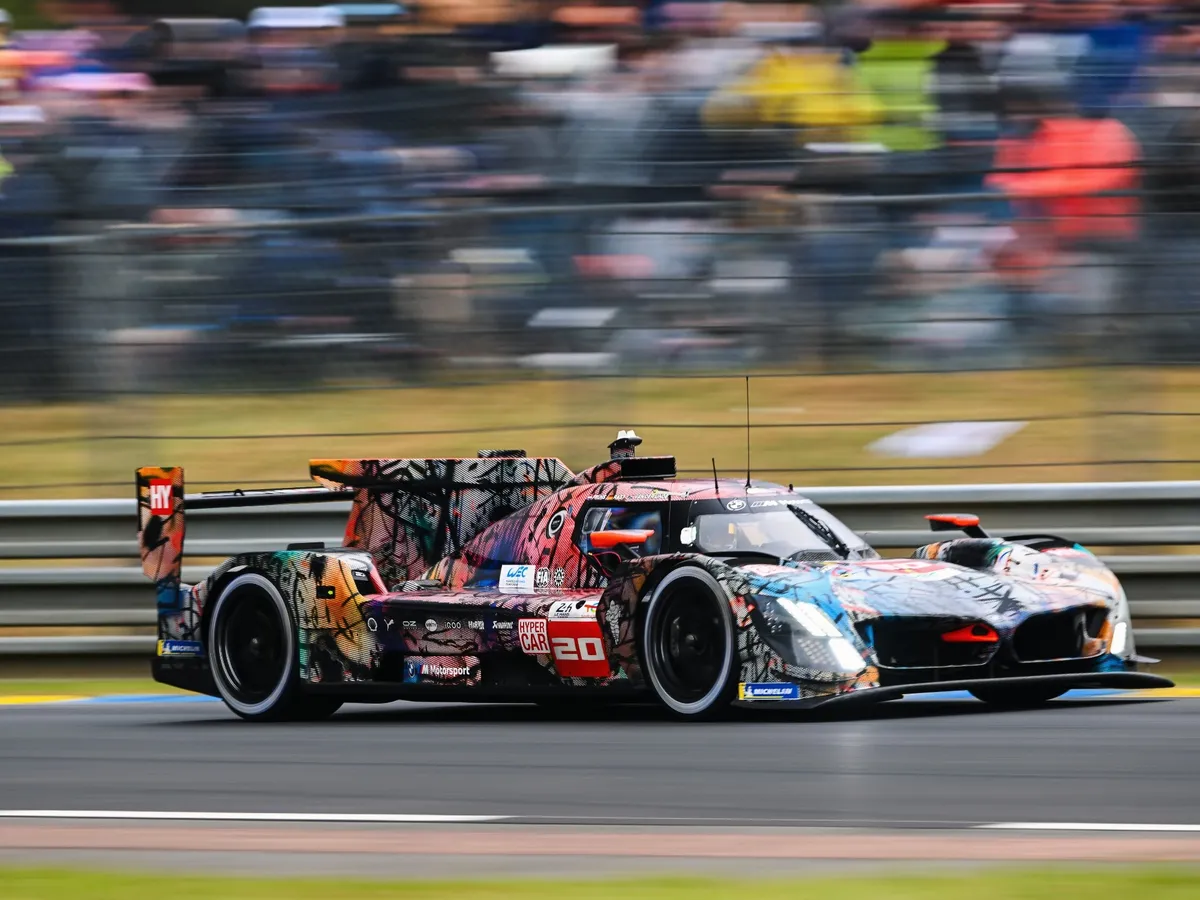 BMW Art Car semnat de Julie Mehretu - Foto: BMW