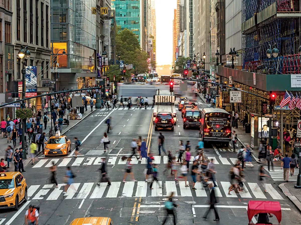 Pași și oraș. Oamenii se deplasează cu 15% mai repede decât în 1980
