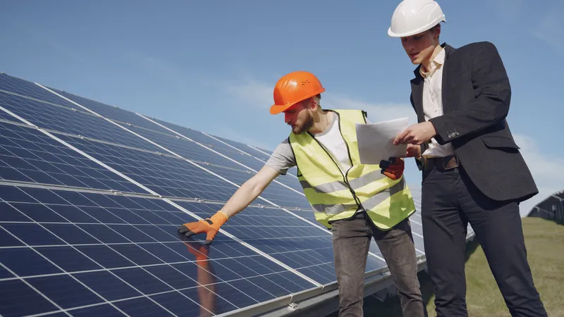 Bani de la stat pentru panouri fotovoltaice. Unul dintre programe a fost prelungit cu o lună - Foto: Freepik (Imagine cu rol ilustrativ)