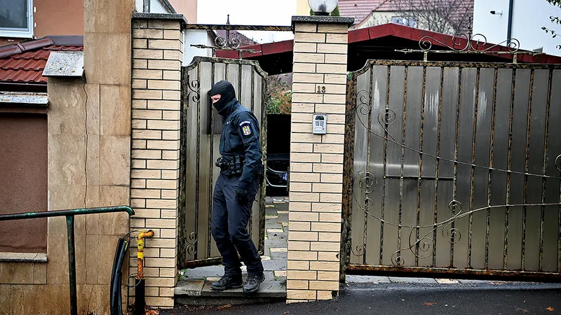 Imagini de la perchizițiile caselor lui Bogdan Peșchir din Brașov - Foto INQUAM PHOTOS/ Alex Nicodim