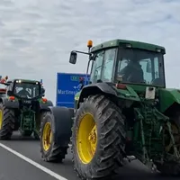 Fermierii vin spre București cu tractoare Foto: captură Digi 24