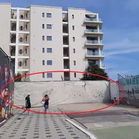 În imagine, locul unde era bufetul lui Murad, iar în spate se vede complexul de lux al lui Cârstocea. Sursa: Info Sud-Est