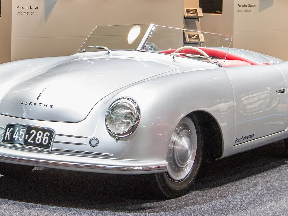 Un inginer român a inventat roadster-ul cu motor spate înaintea lui Porsche 356. Era turbo! - Foto: Alexander Migl /Wikipedia