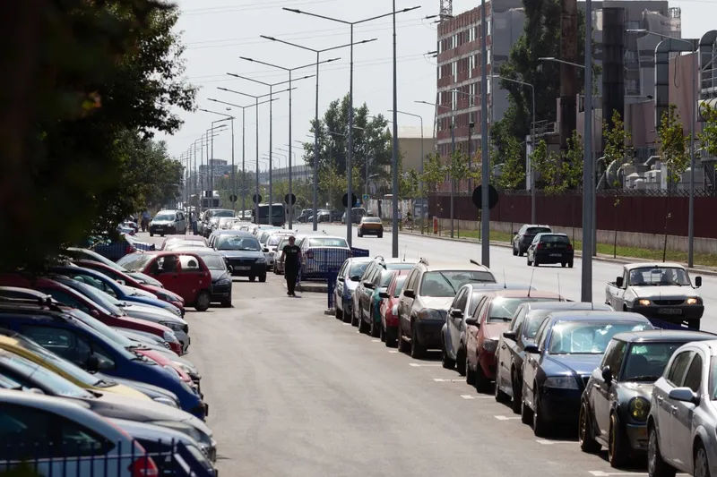 Parcarea din apropierea staţiei de metrou Berceni, din Sectorul 4, care funcţionează după conceptul park & ride - Foto:. INQUAM PHOTOS/Ilona Andrei