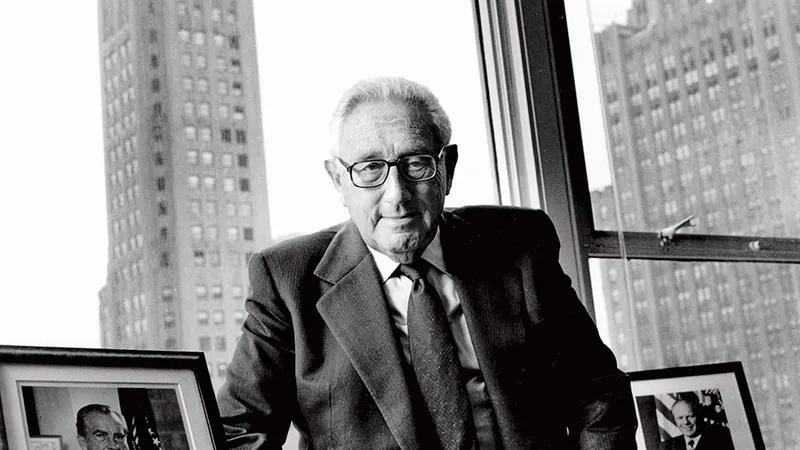 Premiul Nobel pentru Pace acordat lui Kissinger „a făcut satira politică să pară desuetă“, spune un critic