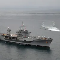 Nava comandant a Flotei SUA din Marea Mediterana, USS Mount Whitney a făcut o escala in portul Constanța. / Foto: hotnews.ro
