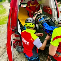 VIDEO Persoană accidentată pe un traseu turistic a avut nevoie de intervenția salvamontiștilor/ Facebook
