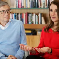 Bill şi Melinda Gates au divorțat oficial, cu acte. Doamna nu renunță la numele de familie. / Foto: cnn.com