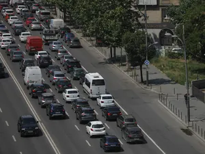 800 lei pe lună plătește în plus un navetist care vine cu mașina în București din suburbiile orașul / Inquam Photo / Alexandru Bușcă